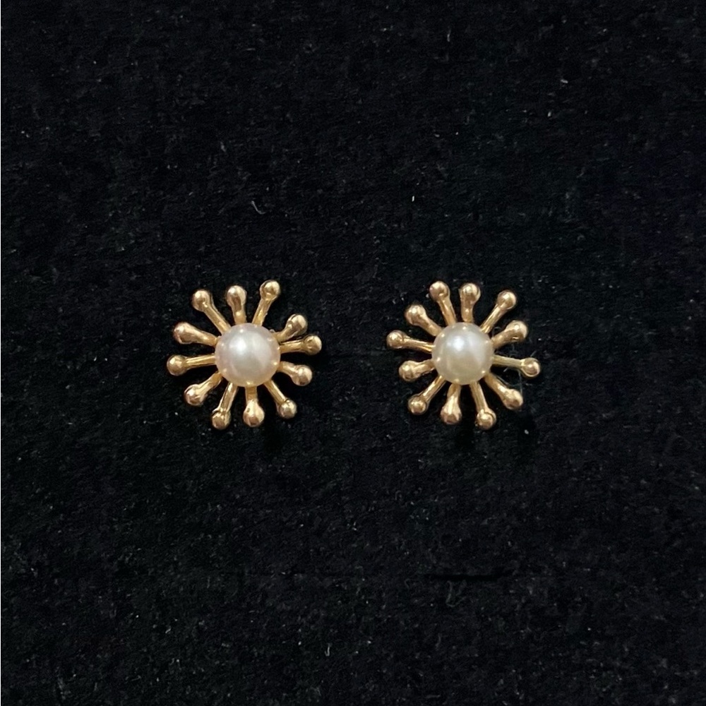 14K Gold Pearl Flower Stud Earrings